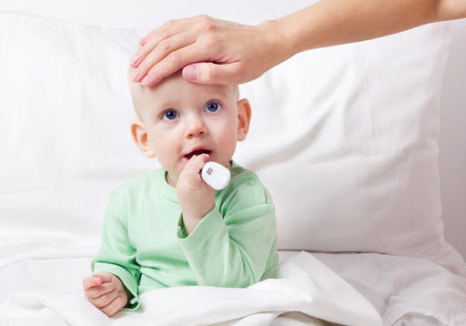Valse kroep bij kinderen, wat is het, symptomen en behandeling, eerste hulp