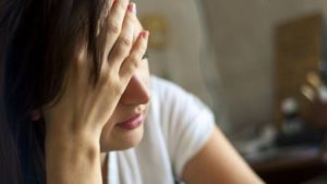 Übelkeit nach der Menstruation: Was könnte das sein, die Hauptgründe?