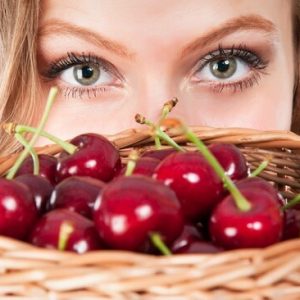 Gesichtsmasken zu Hause aus Beeren und Gemüse