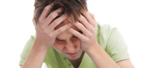 Tegn på blindtarmsbetændelse hos en teenager: symptomer, hvordan en forælder kan reagere i tide