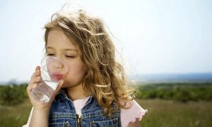 Knurren im Magen nach dem Essen: Ursachen und schnelle Behandlung