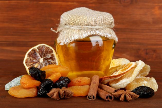 Torkade aprikoser av förstoppning: recept och användbara egenskaper