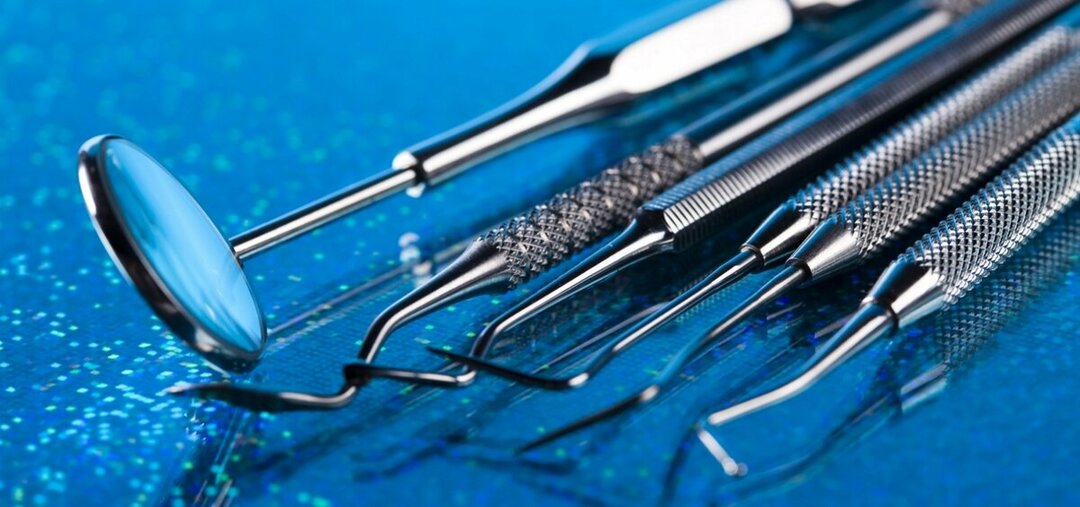 Унутрашњи (невидљиви) апаратић: све предности и недостаци исправљања зубне оклузије језичним апаратићима