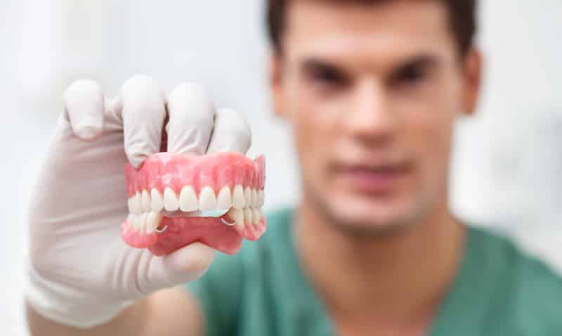 Hvad bedre implantater eller proteser: hvad er forskellen